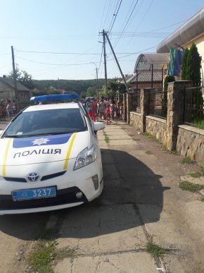 Ужгородські роми ледь не вчинили самосуд над чоловіком, який побив неповнолітнього рома – 01 Ужгородські роми ледь не вчинили самосуд над чоловіком, який побив неповнолітнього рома – 01