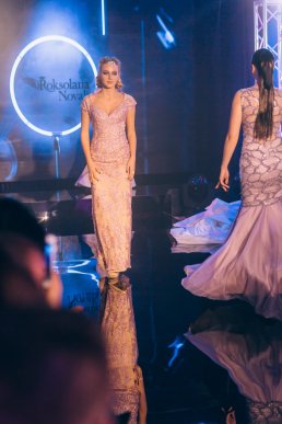 Мода заради життя: на Закарпатті відбувся ІІІ-й благодійний показ мод дизайнерки Роксолани Новак – 43