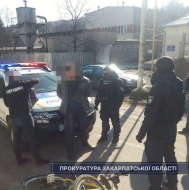 На Закарпатті викрито небезпечне злочинне угруповання, одним із учасників якого є депутат – 13