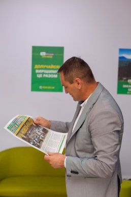 У Мукачеві презентували офіс партії "Слуга Народу" – 17