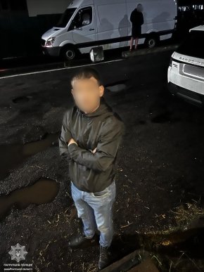 Чоловік намагався перевезти через кордон наркотичну речовину – 01