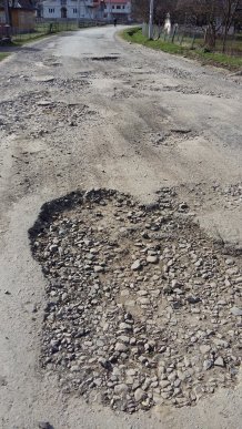 У мережі показали фото жахливого стану доріг, якими їздять жителі Міжгірського району – 02