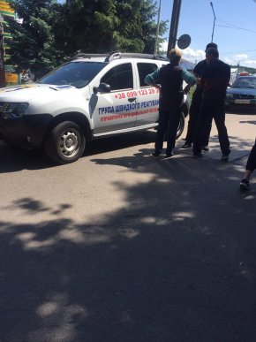 У Мукачеві муніципали складали протоколи на вуличних торговців – 02