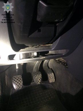 Чоловік роз’їжджав містом, маючи при собі наркотики та пістолет – 02 Чоловік роз’їжджав містом, маючи при собі наркотики та пістолет – 02