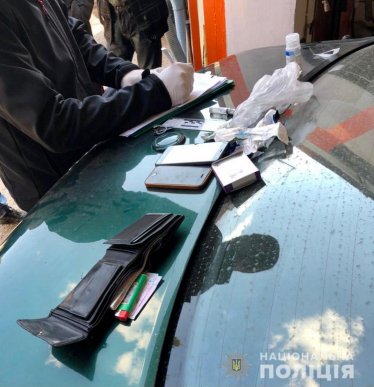 Спецоперація у Мукачеві: поліція показала відео затримання наркоторговця – 03