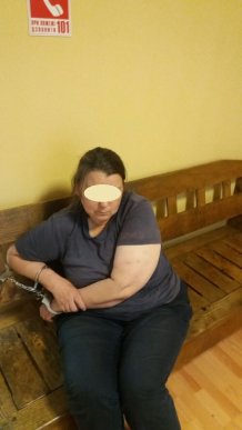 Жінка з чималою сумою грошей та ювелірними виробами переховувалася у туалеті потяга – 02 Жінка з чималою сумою грошей та ювелірними виробами переховувалася у туалеті потяга – 02