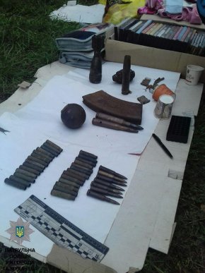 Сімейна справа: мати разом із донькою продавала набої – 01