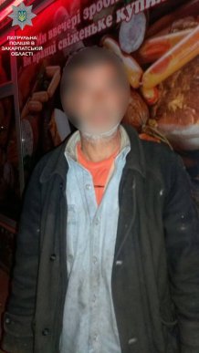 Двоє невідомих вночі нишпорили по балкону жінки – 03