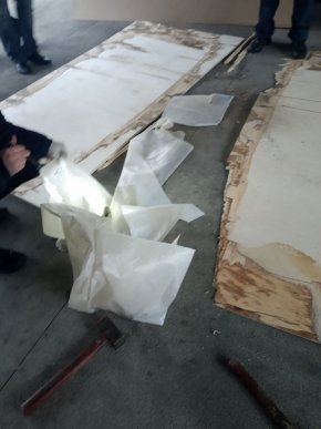 Вантажівку з ймовірно важкими наркотиками затримали прикордонники – 02