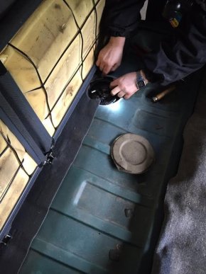 Для перевезення сигарет контрабандисти використовували застарілі автомобілі – 01