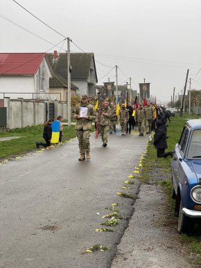 У одному із сіл Закарпаття прощалися з Героєм – 02