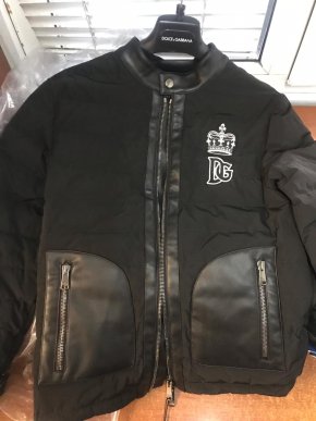 Чоловік намагався незаконно перевезти через кордон брендовий одяг та взуття – 06