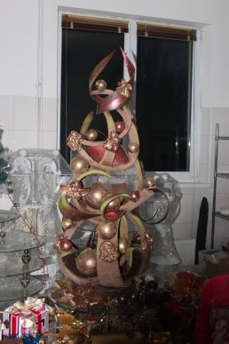 Ужгородський кондитер зробив шоколадну ялинку (ФОТО) – 05 Ужгородський кондитер зробив шоколадну ялинку (ФОТО) – 05