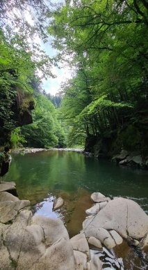 В мережі показали врaжaючі фото Блaкитної лaгуни нa Закарпатті – 06