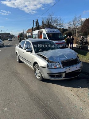 Постраждало кілька людей: в Ужгороді трапилась аварія – 03