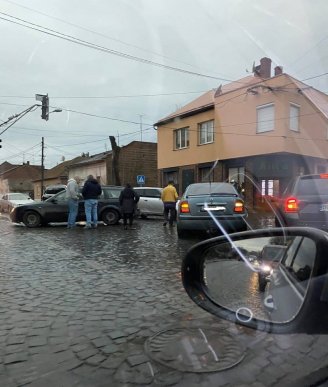 У центральній частині Мукачева сталась аварія – 04