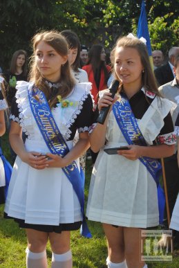 Останній дзвінок відлунав для випускників Мукачівської ЗОШ №6 (ФОТО) – 23