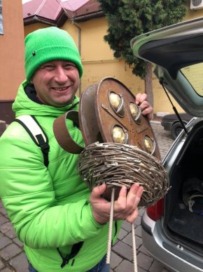 В Мукачеві встановили пам‘ятник режисеру фільму "Пролітаючи над гніздом зозулі" – 04