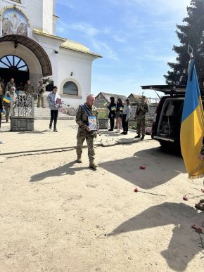 У Великолучківській громаді провели в останню путь полеглого захисника – 04