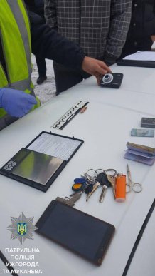 Ужгородські патрульні виявили наркотики у автомобілі "Lada" – 02 Ужгородські патрульні виявили наркотики у автомобілі "Lada" – 02