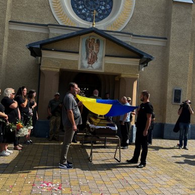 Мукачево провело в останню путь полеглого воїна – 05 Мукачево провело в останню путь полеглого воїна – 05