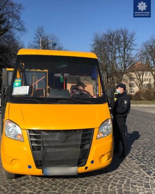Патрульні притягають до відповідальності водіїв за порушення карантинних обмежень – 04