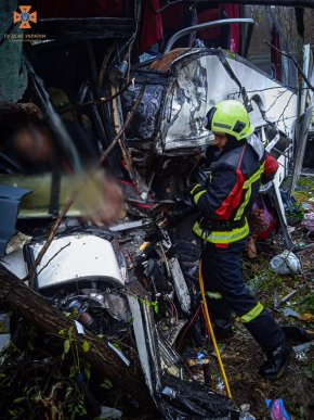 Внаслідок моторошної ДТП на Закарпатті загинуло 2 людей. Поліція розповіла подробиці – 04 Внаслідок моторошної ДТП на Закарпатті загинуло 2 людей. Поліція розповіла подробиці – 04