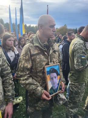 Одна з громад Закарпаття на колінах зустріла Героя – 03 Одна з громад Закарпаття на колінах зустріла Героя – 03