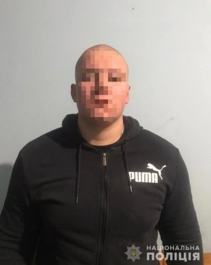 Вистрілив зі зброї, сів в автомобіль та втік: що коїлося в Мукачеві – 04 Вистрілив зі зброї, сів в автомобіль та втік: що коїлося в Мукачеві – 04