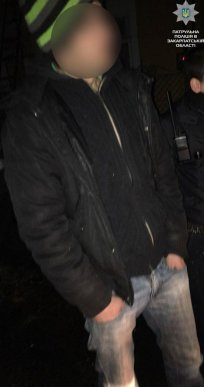 Як у Мукачеві чоловік від патрульних втікав – 01