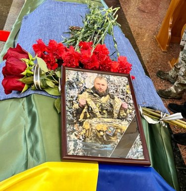 На Закарпатті провели в останню путь двох захисників-товаришів – 02