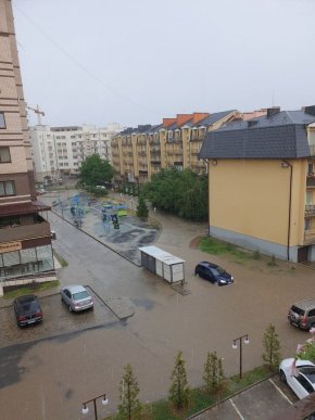 Ужгород поплив після негоди: оприлюднено відео – 03