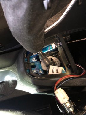 Митники затримали водія, який віз у авто контрабанду – 04