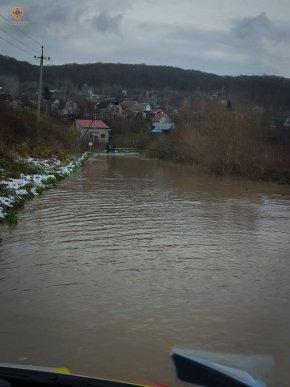 Люди не могли вийти із будинку: що сталося сьогодні в Ужгородському районі – 03