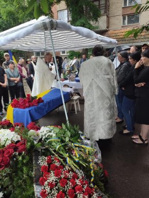 Сьогодні поховали закарпатця, який загинув, боронячи незалежність України – 03