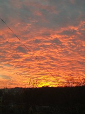 Червоне небо: ужгородці поділились фотографіями чарівної краси вечірнього неба – 02 Червоне небо: ужгородці поділились фотографіями чарівної краси вечірнього неба – 02
