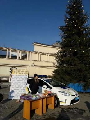 В Ужгороді патрульні влаштували святкову акцію – 03