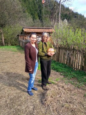 Малозабезпечені, одинокі та хворі мешканці Рахівщини і Тячівщини отримали паски – 08