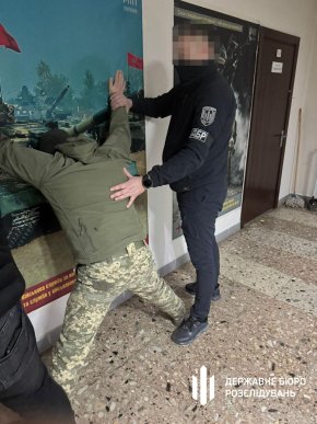 На Закарпатті затримали посадовця ТЦК: що він накоїв – 01