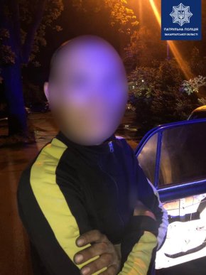 Поводились агресивно та лаялись: патрульні розказали, кого затримали – 03