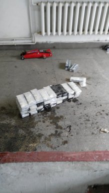 Українець намагався приховано перевезти цигарки, заховавши їх у паливному баку свого авто – 04