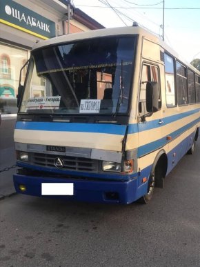 У Берегові рейсовий автобус "Виноградів – Ужгород" зіткнувся з пасажирським мікроавтобусом – 05