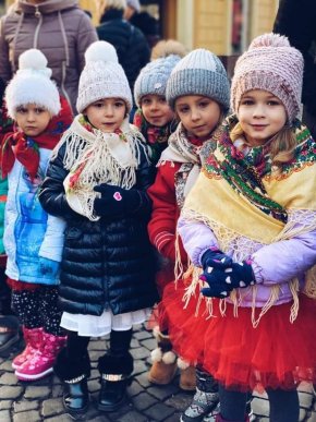 Маленькі мукачівці влаштували свято у центрі міста – 02