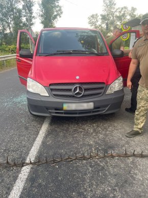 Довелось викликати поліцію та медиків: Україну облетіла новина про випадок, який трапився на одному з блокпостів Закарпаття – 02