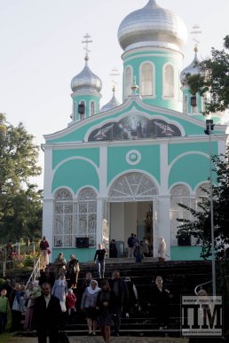 У Мукачівському Свято-Миколаївському жіночому монастирі святкують Успіння Пресвятої Богородиці (ФОТОРЕПОРТАЖ) – 09