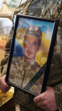 Мукачево попрощалося із загиблим військовим – 02