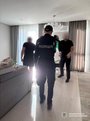 Аферисти продали десять квартир: у поліції розповіли про схему, яка діяла в Ужгороді – 02