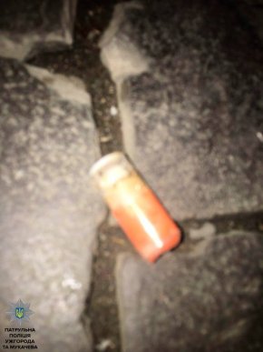 У Мукачеві вночі затримали чоловіка з нарковмісним шприцем – 02