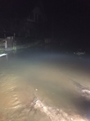 У Ракошині вода підтопила кілька сільських вулиць: через паводок призупинено навчання у школі – 03