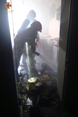 Пожежа в гуртожитку в Ужгороді: фото та подробиці від рятувальників – 13 Пожежа в гуртожитку в Ужгороді: фото та подробиці від рятувальників – 13